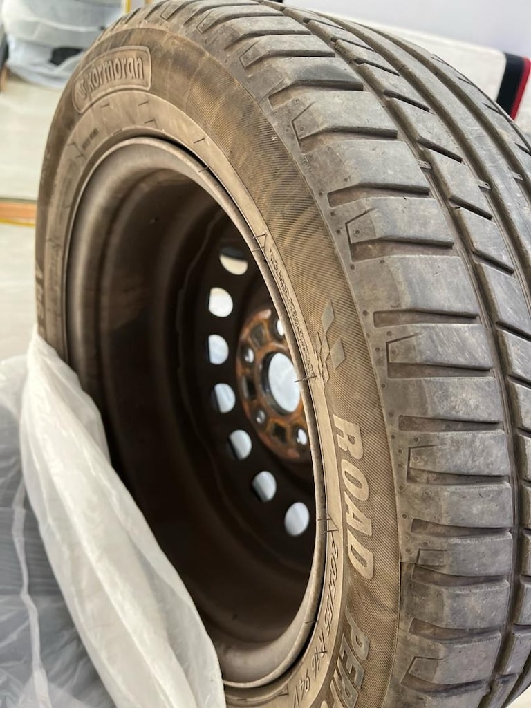 T Toyota corolla 2017 kapak ve lastik acil satılık - 2