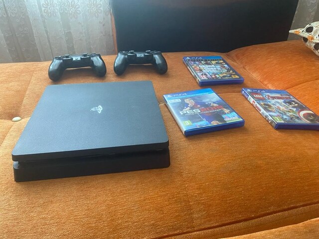 ps4 slim 2018