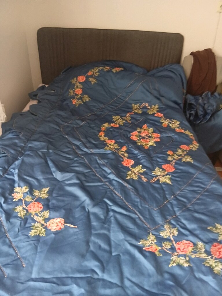 işlemeli yatak örtüsü 1000 tl - 2