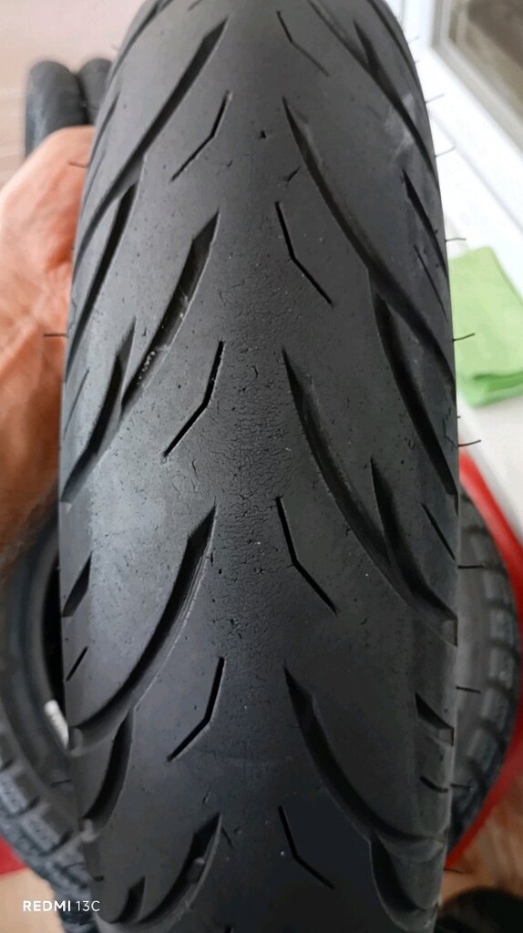 SYM GTS 250 ön lastik - 4