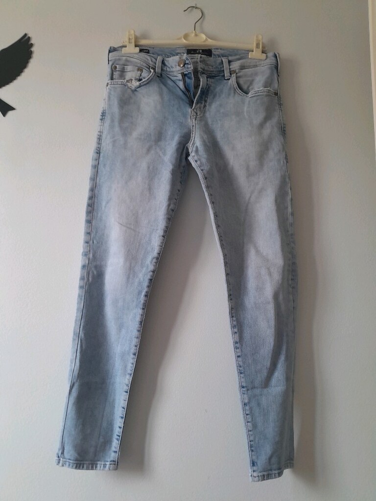 Açık Mavi Yırtık Jeans Kot Pantolon.
