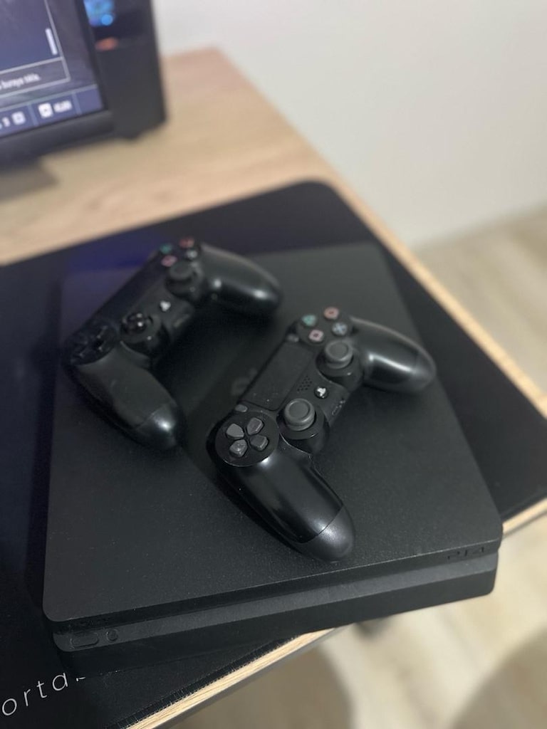 PlayStation 4 - 2