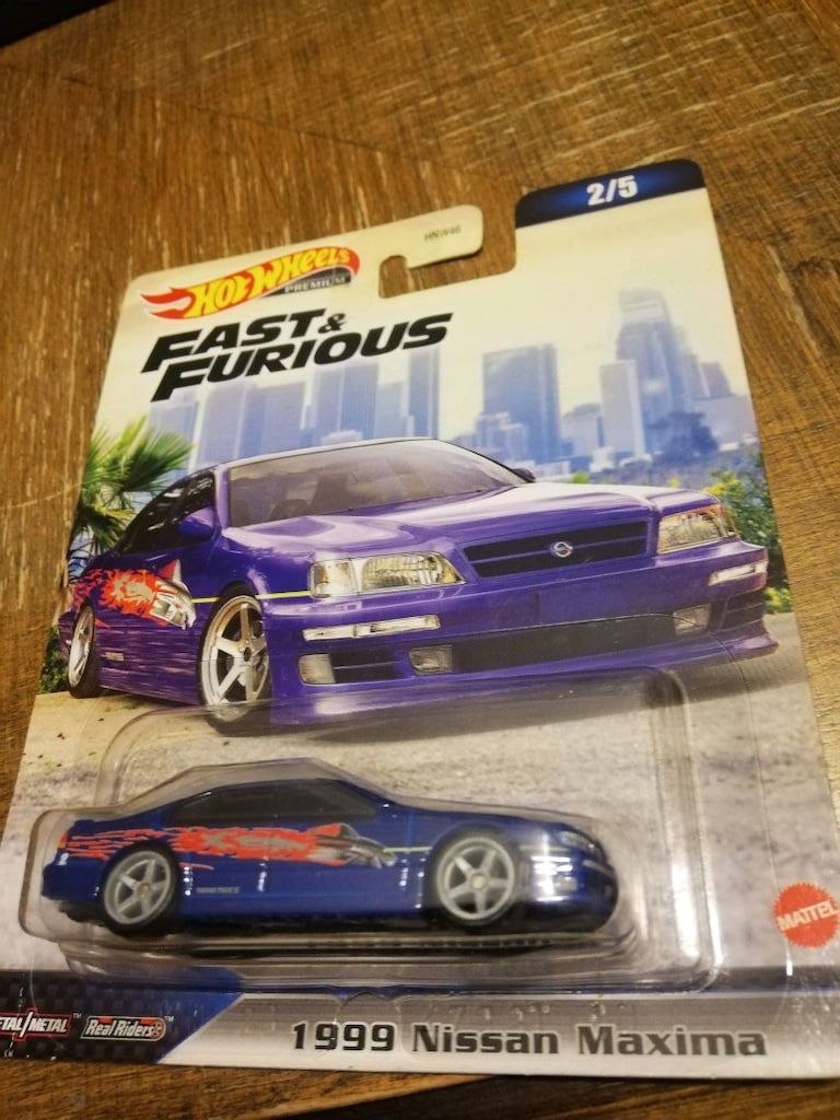 Hot Wheels Nissan Maxima - 2