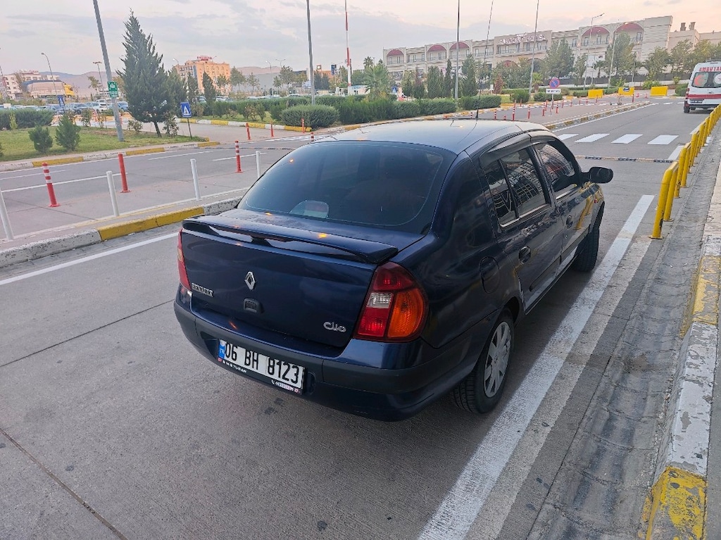 clio 2003 - 7
