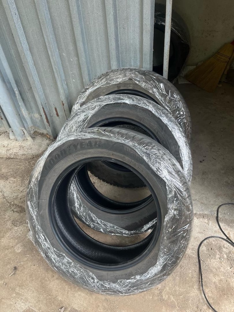 Goodyear lastik 235 60R18 - 5