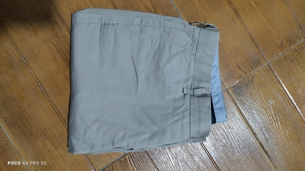 #Dockers pantolon.Dockers haki ve gümüş renkte var..Eni çekilince 46 - 3