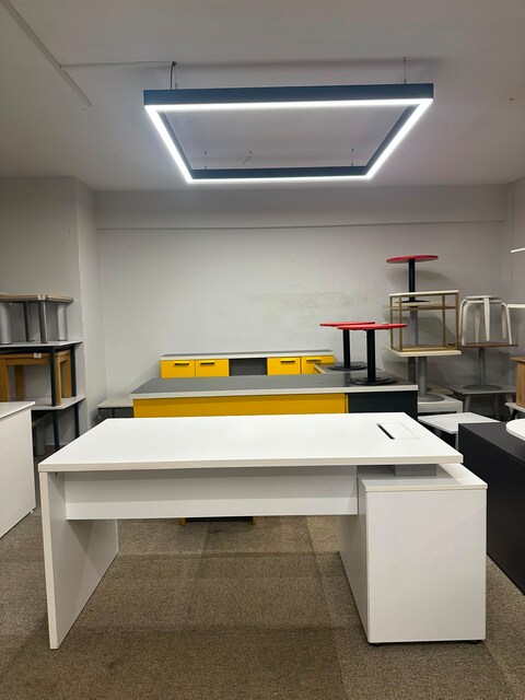 KLAS OFİS ÜSKÜDAR 160x80 BEYAZ KESON AYAKLI ÇALIŞMA MASASI