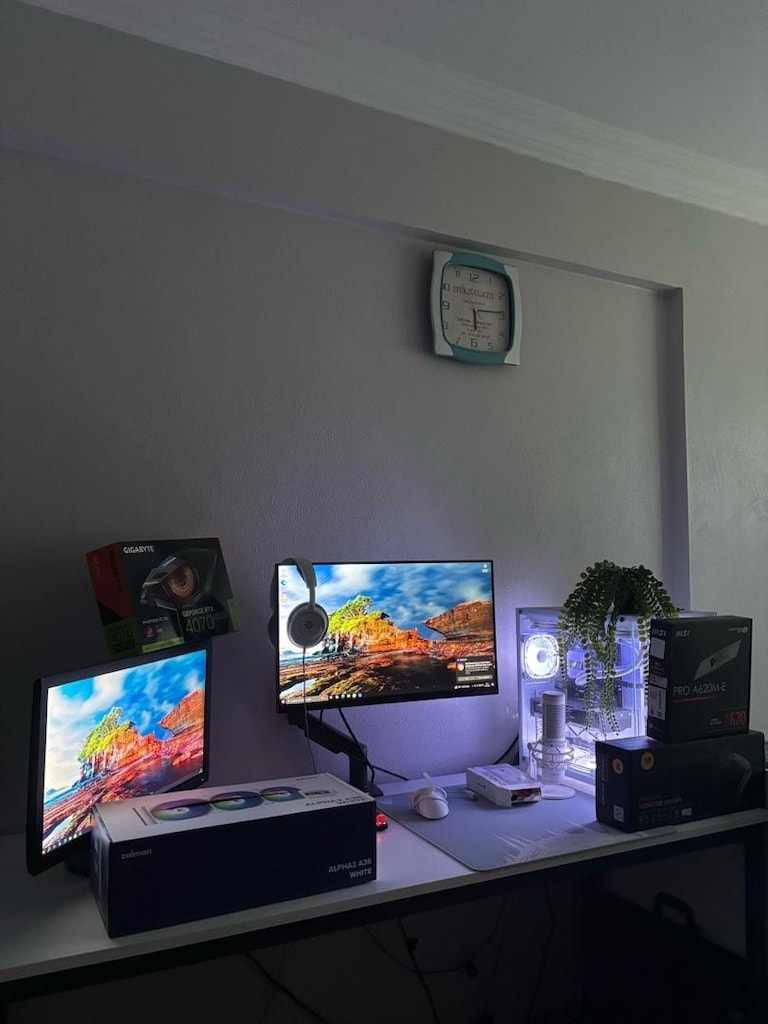 RTX 4070 SUPER 240Hz 3 Monitörlü FULL GAMING SETUP + VALORANT HESABI - 3