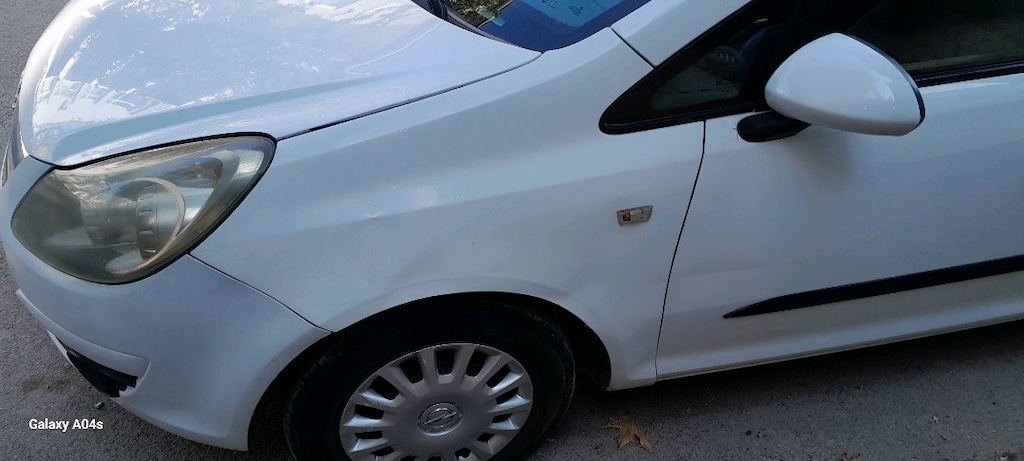 Beyaz Opel Corsa - 2