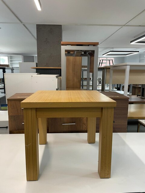 KLAS OFİS ÜSKÜDAR CEVİZ RENK AHŞAP AYAKLI KARE OFİS SEHPASI