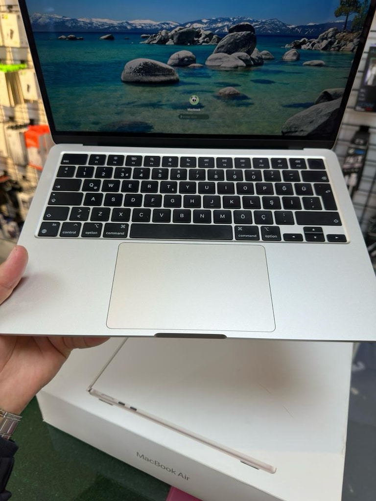 MacBook M2 - 2