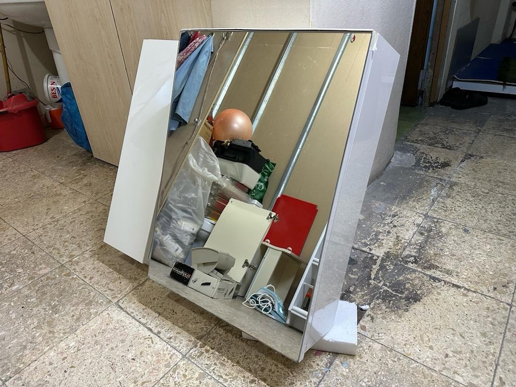 İSTER BANYO VEYA ECZA DOLABI ÇOK AMAÇLI KULLANILIR AYNALI VE RAFLI DUV - 2