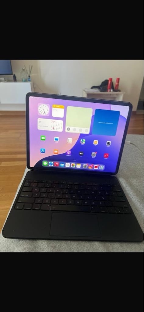 Acil satılık IPAD AİR 13inch m3 sıfır ayarında hiç kullanılmamış