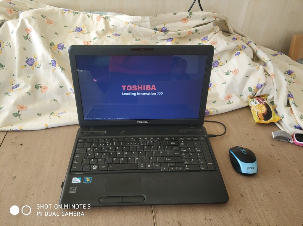 toşhiba i3 ayarında 6 GB rem var kozmetik sıfır ayarında temiz laptop - 5