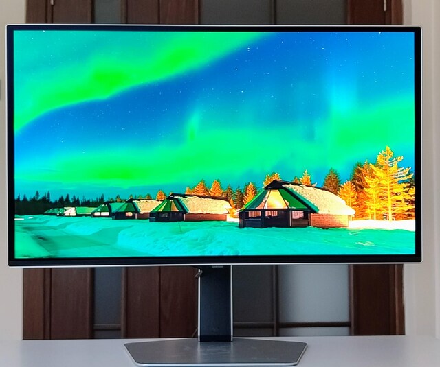 SAMSUNG 27'' ODYSSEY G8 240 HZ 4K OLED MONİTÖR 24 AY TR GARANTİ