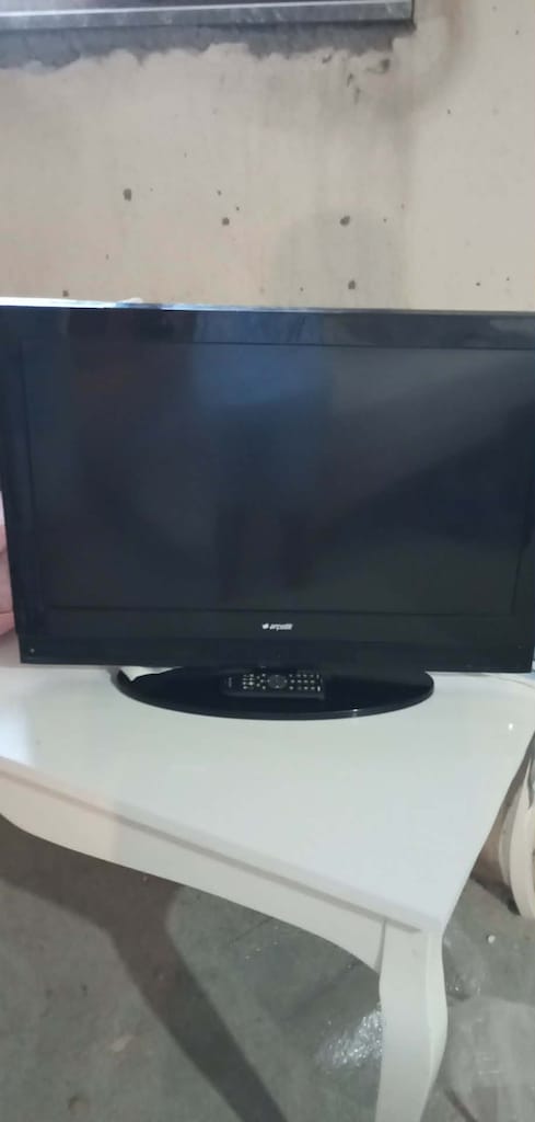 ARÇELİK MARKA 32 INC 80 EKRAN LCD TV KUMANDALI TEMİZ KULLANIŞLI 4500 - 3