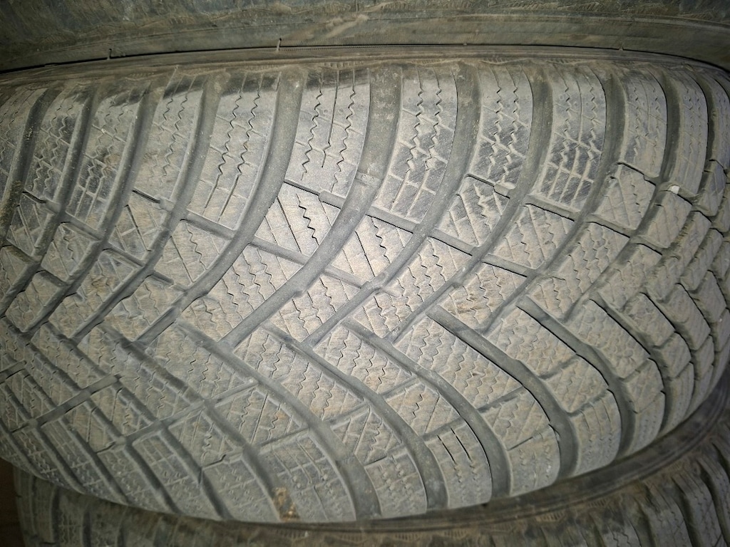 Kışlık Lastik Hankook 215 55 R17 98V XL - 2