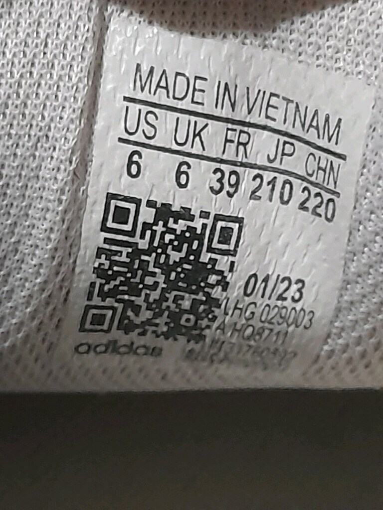 adidas marka spor ayakkabısı