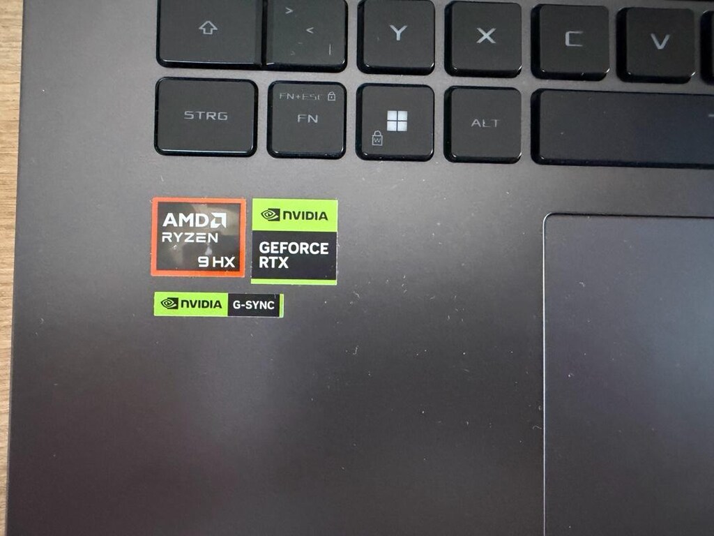 ASUS ROG Strix G16 Ryzen 9 9955HX RTX 5060 32GB 1TB 240Hz + Gaming Set - 4