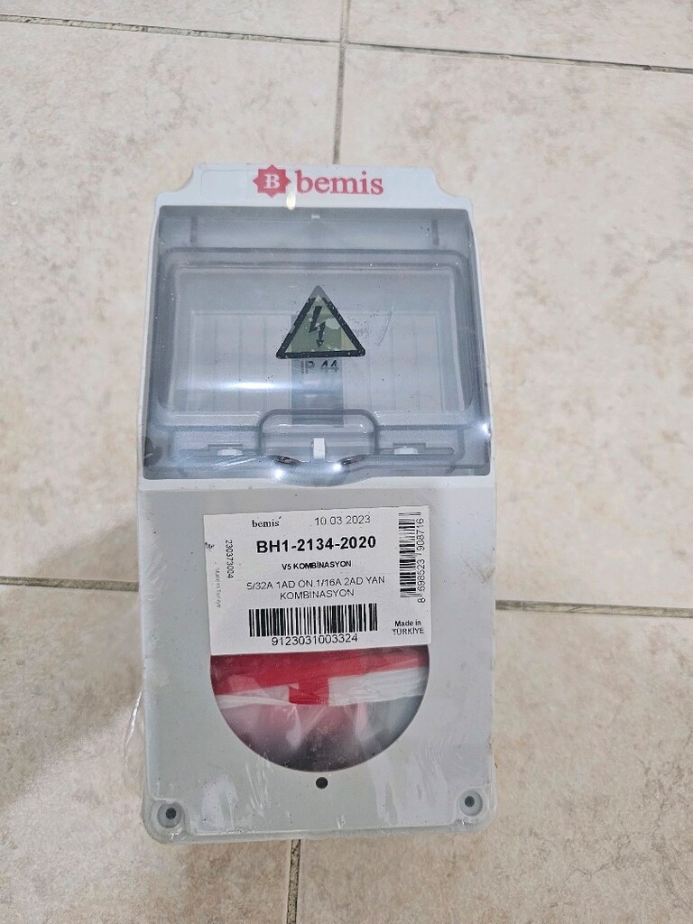 Bemis Ip44 1 Adet Ön 5/32a 380v 2 Adet Yan 1/16a 220v Prizli V5 Kombi