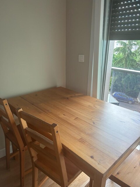 ikea 4 kişilik yemek masası ve 4 sandalye
