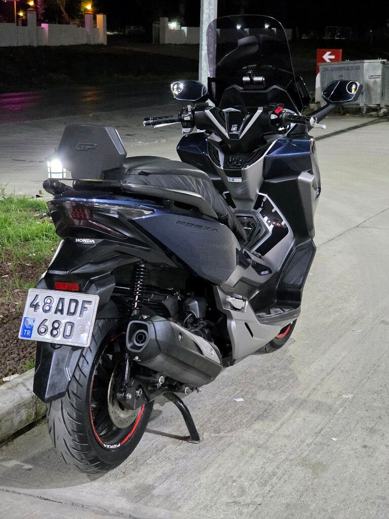 Honda Forza 250 - 3
