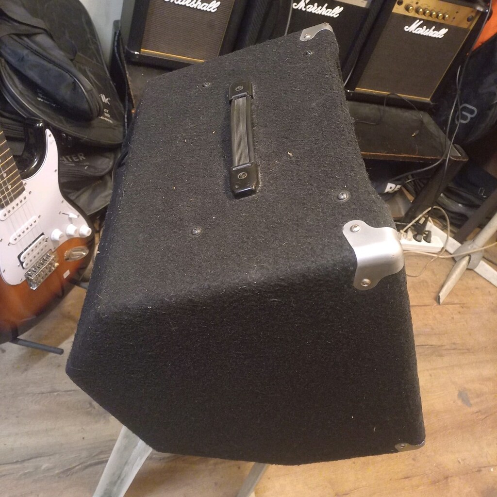 Cort GE30B bas gitar amfisi.. cok temiz sorunsuz - 3