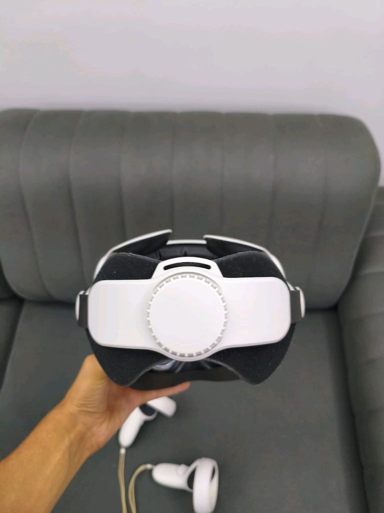 Meta Quest 2 VR - 7