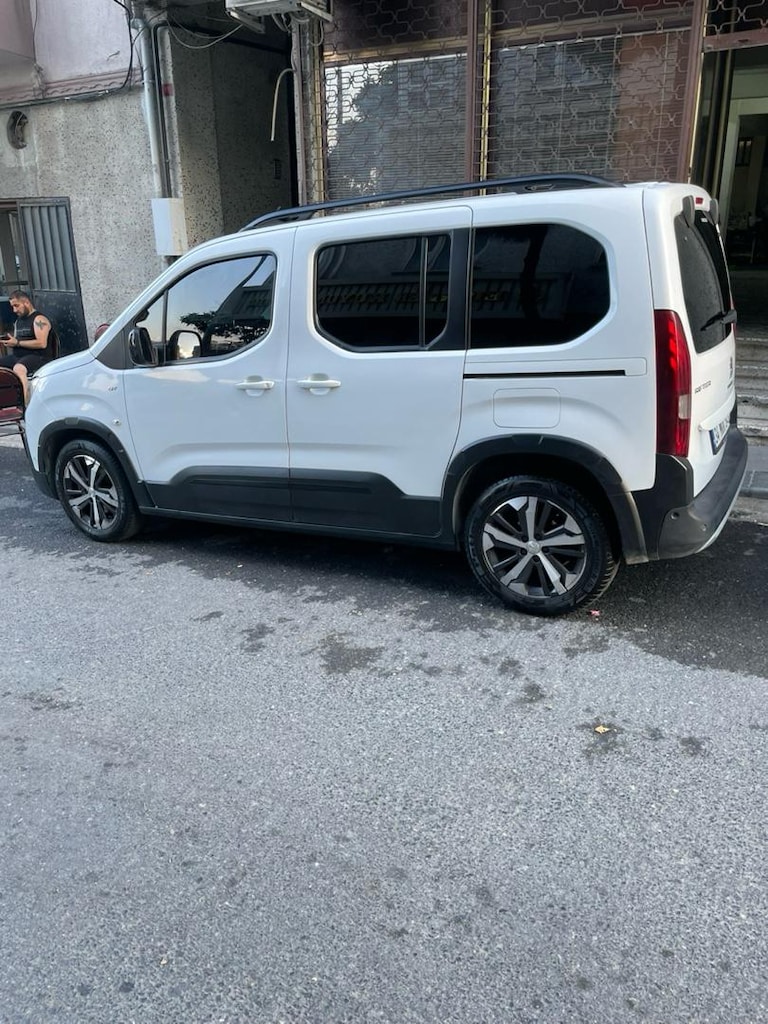 Beyaz Peugeot Araç - 7