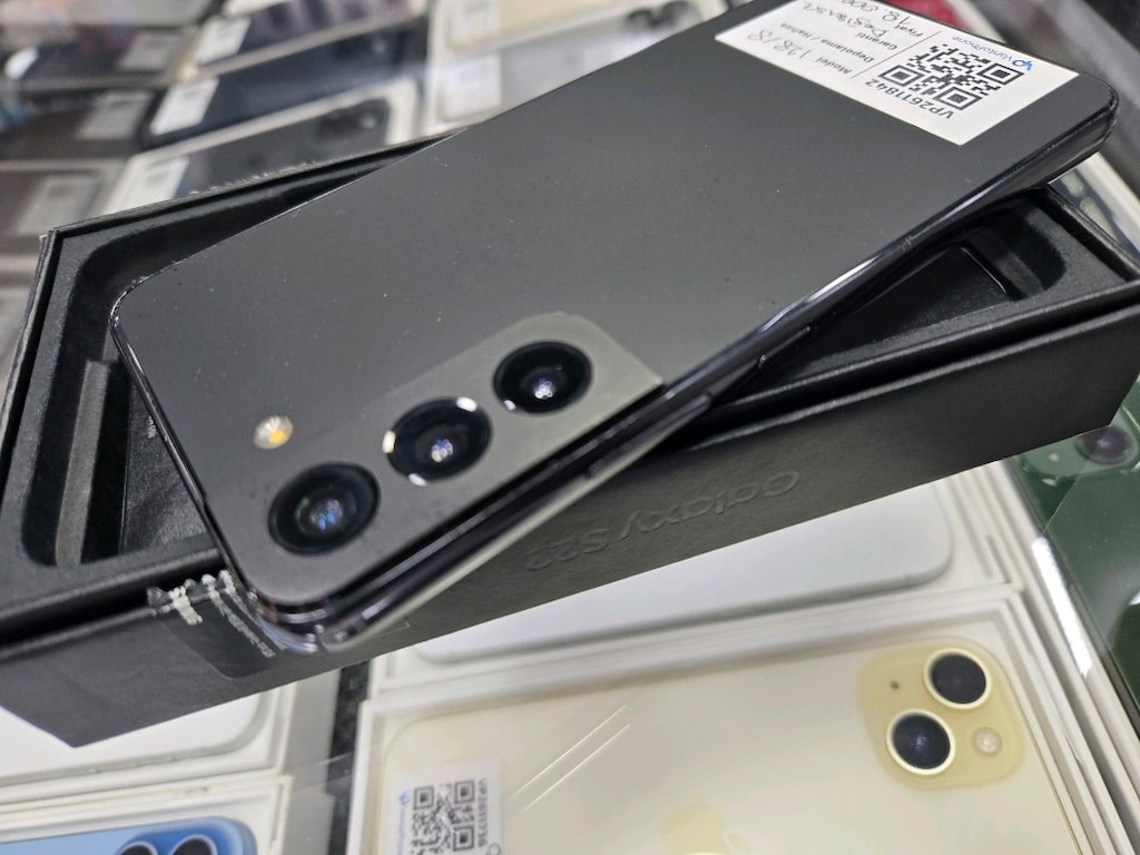 Samsung s22 128 Gb 8 RAM kutu faturalı Tertemiz - 4