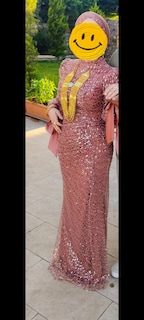 pembe taşlı pullu tesettürlü abiye kolları kurdeleli