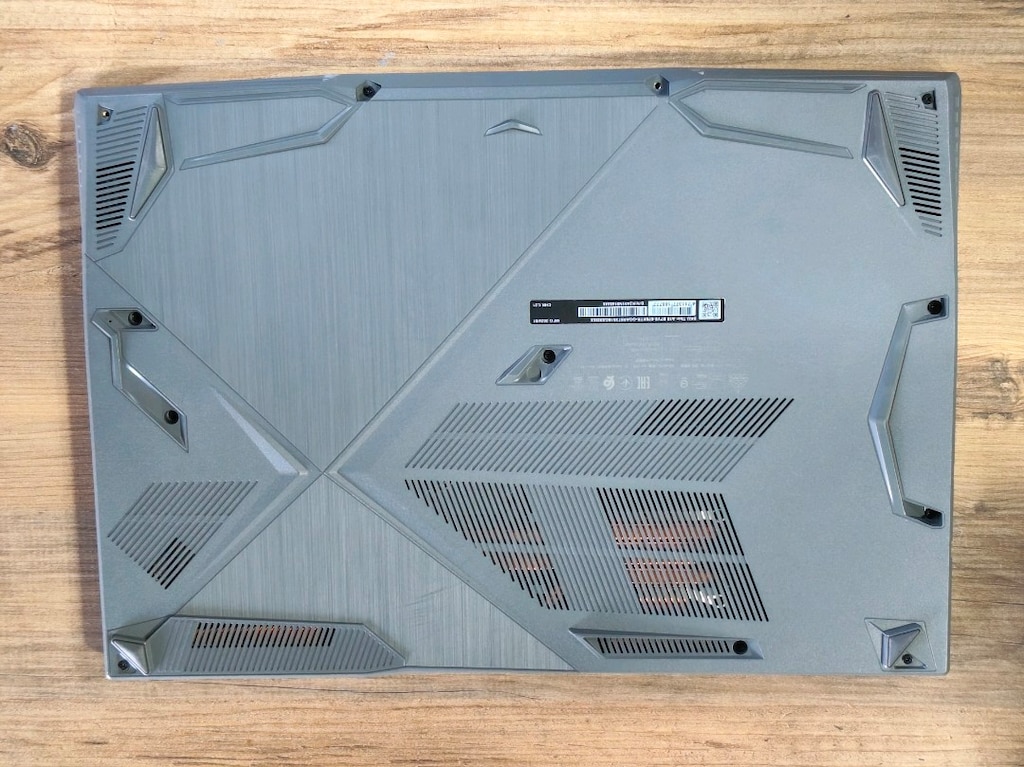 MSI RTX 4050 RYZEN 5 7535HS 16GB DDR5 RAM 512M2 OYUNCU LAPTOP - 6