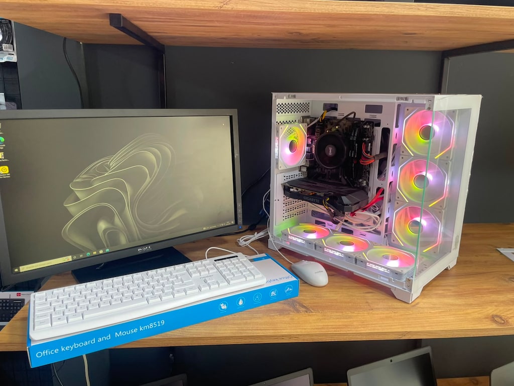 Temiz Beyaz Kasa Set! Ryzen 5 3500X - GTX 1660 Super - 16GB RAM - 2