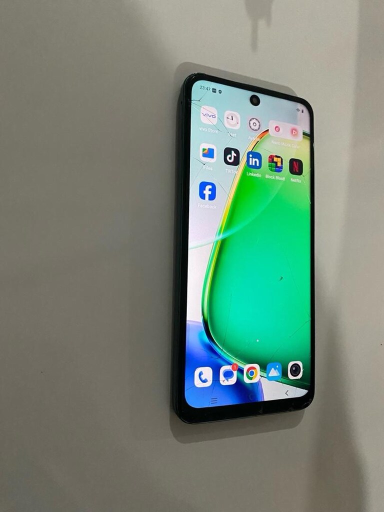 Vivo Y 28 256 gb sadece cam çatlak var. engel değil - 3