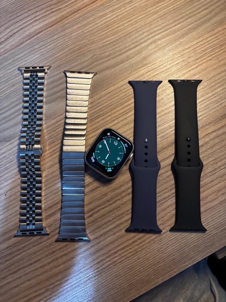 Garantili Apple Watch 44mm Silver 4 kordon ile birlikte