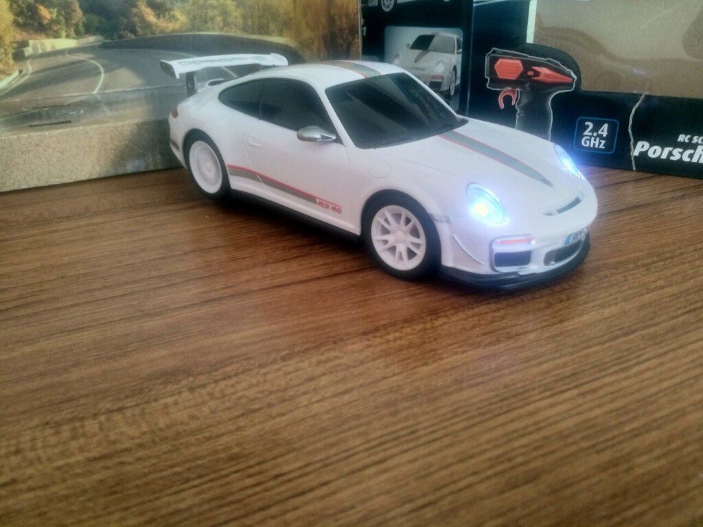 UZAKTAN KUMANDALI IŞIKLI PORSCHE 911 GTR3 RS LİSANSLI - 7