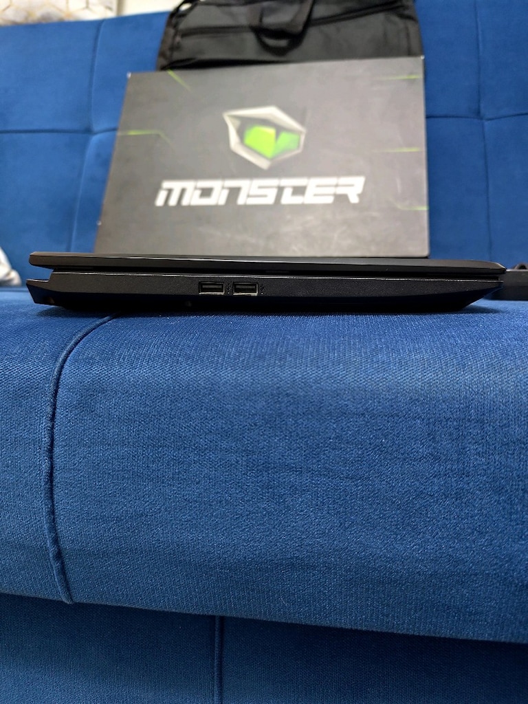 İ5 8.NESİL 4 GB EKRAN KARTLI + 8 GB RAM + SSD MONSTER ABRA OYUN LAPTOP - 8