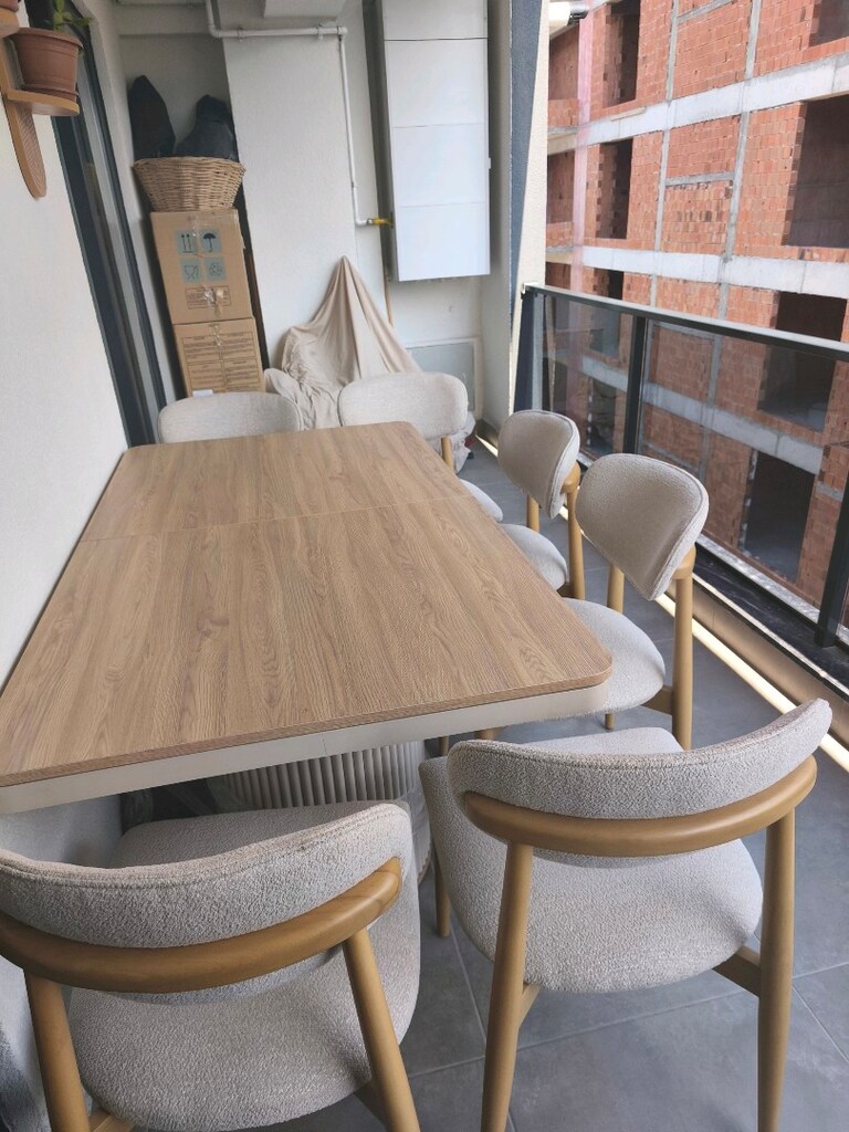 Modern Ahşap Desenli Açılır Yemek Masası + 6 Adet Bukle Kumaş Sandalye - 2