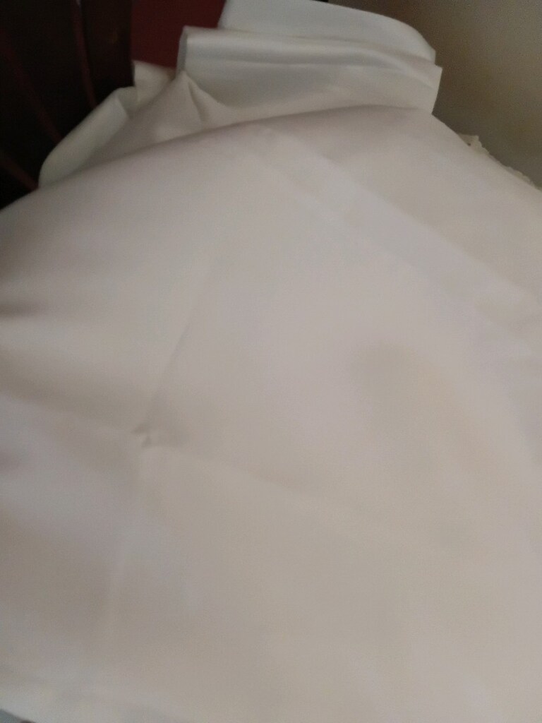 Beyaz güneşlik saten.başka amaç içinde kullanılır.3.20-2.80cm..2 adet - 4