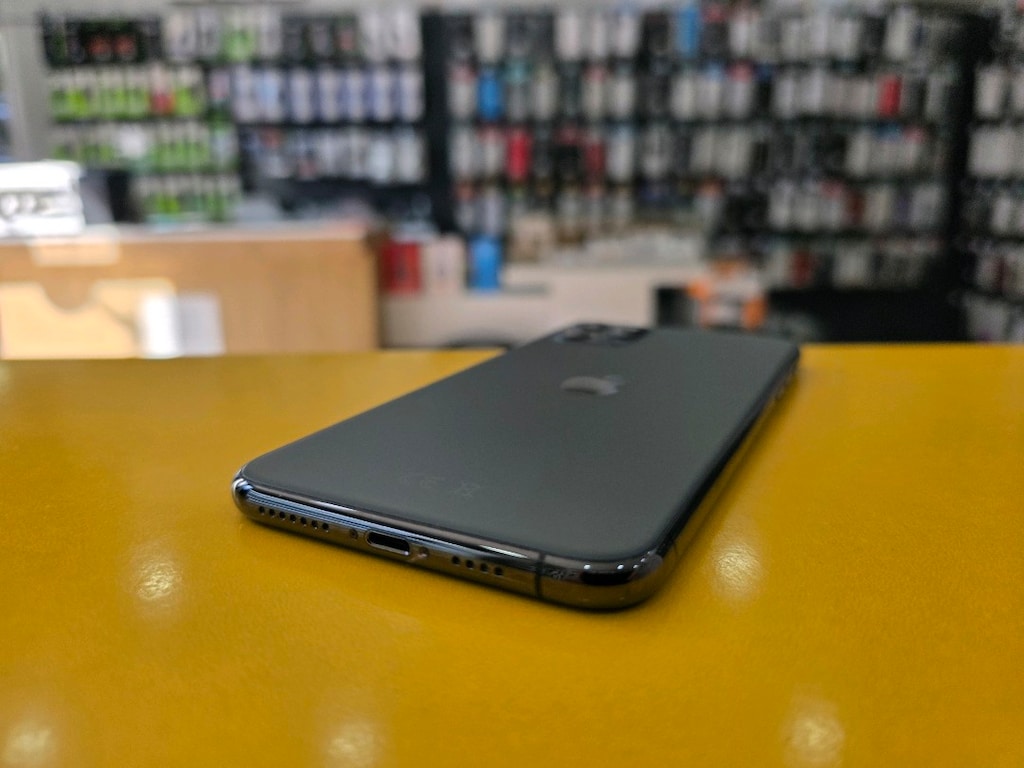 iPhone 11 Pro Max 64GB. Hatasız. Gri Renk. Pil:100 - 5