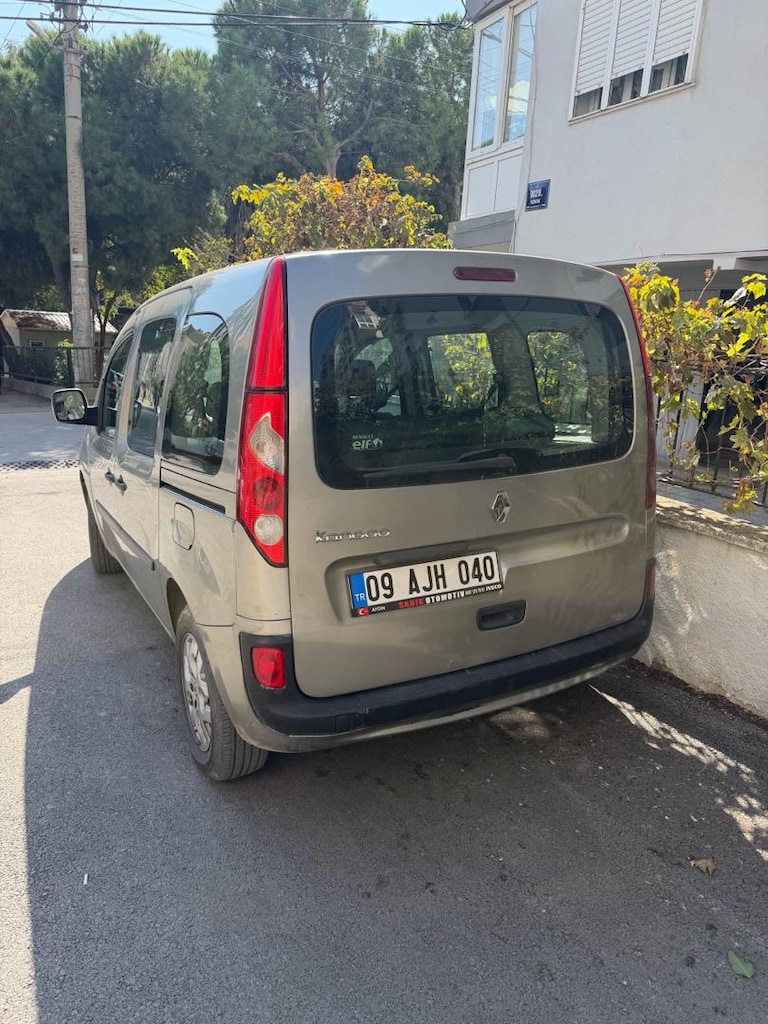 2011 model Hatasız Geniş Aile Kangoo - 4