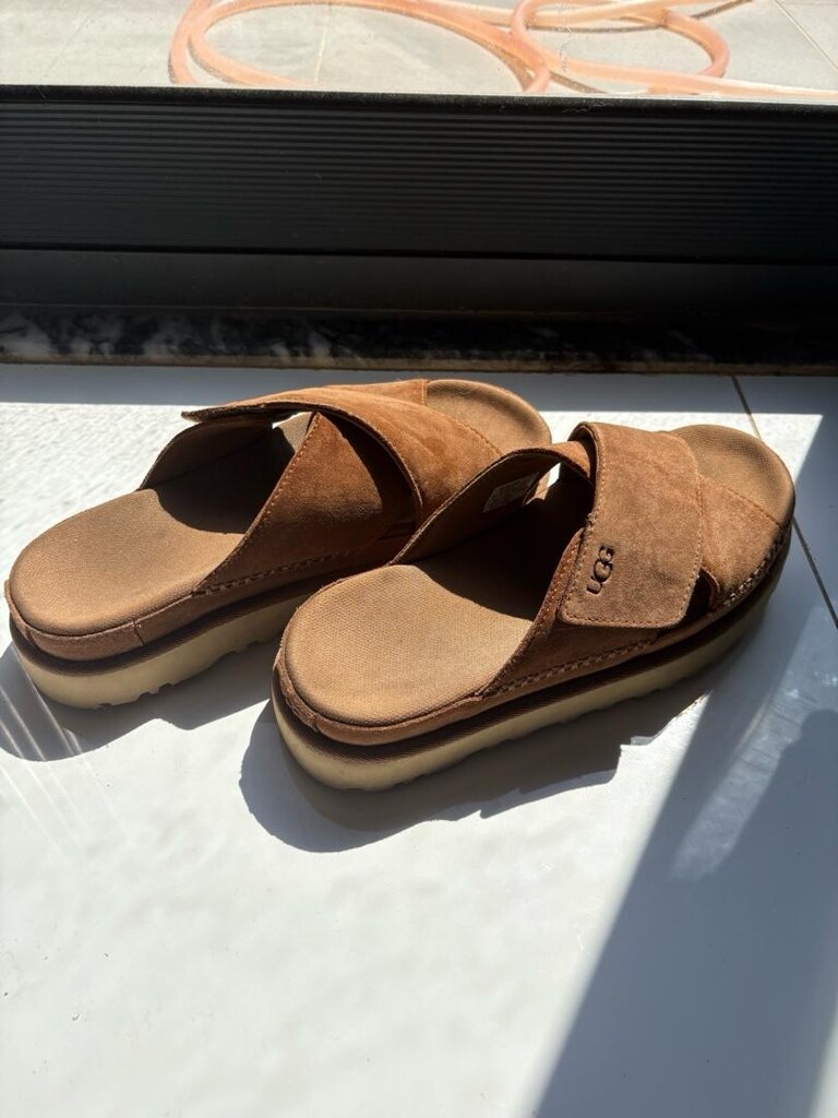 Kutusundan Çıkmış Gibi: Orijinal UGG Goldenstar Cross Slide - 2