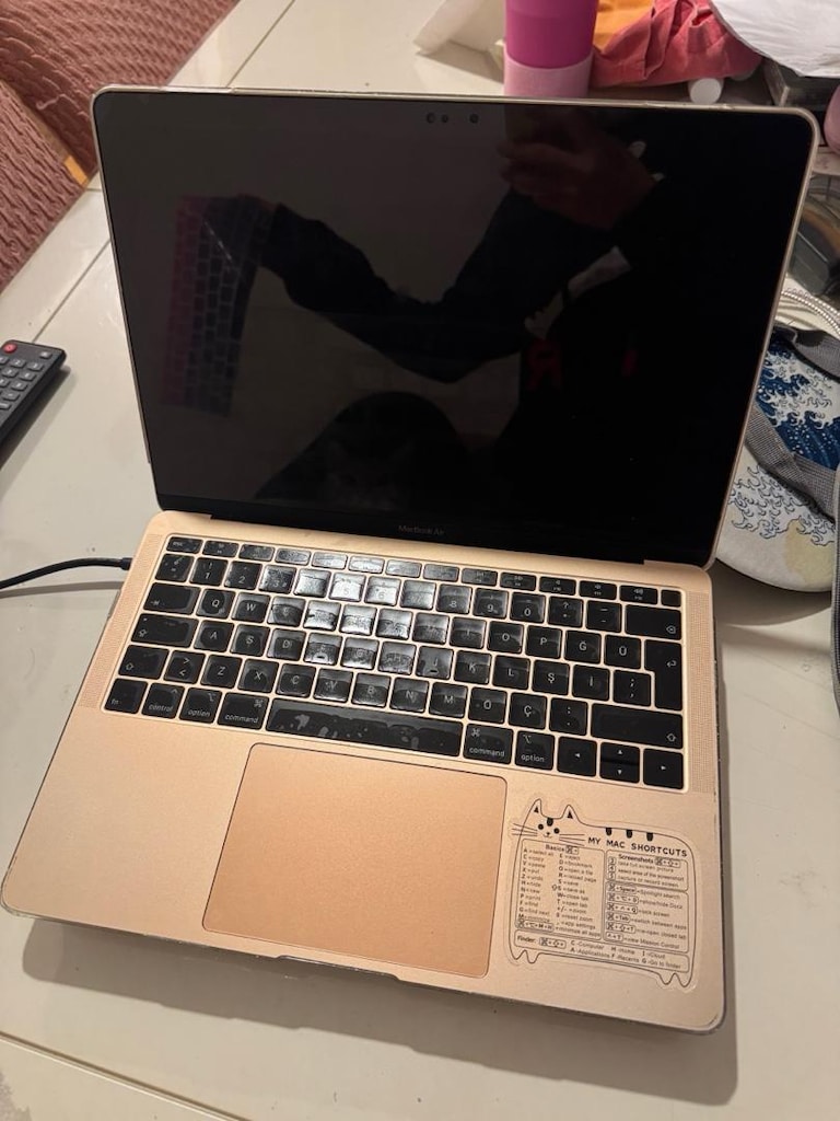 MacBook Air 18 - 6