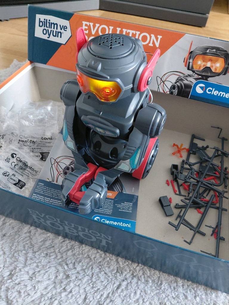 Clementoni Evolution Robot Kutu Oyuncak - 4