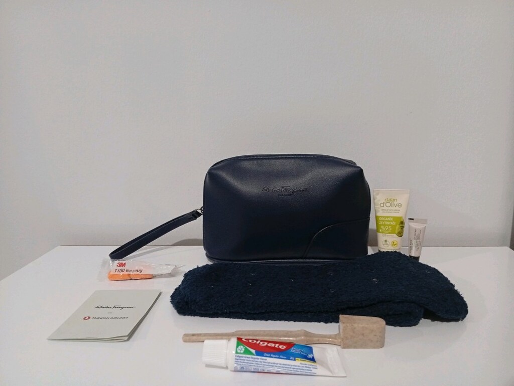 Salvatore Ferragamo THY Orijinal Çantası ve Gördüğünüz Ürünler.