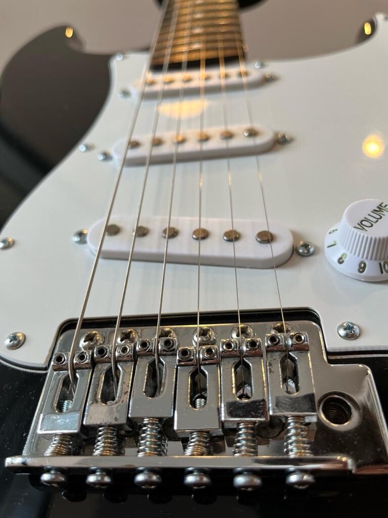 T&T SISTERS STRATOCASTER ELEKTRO GİTAR TERTEMİZ - 3