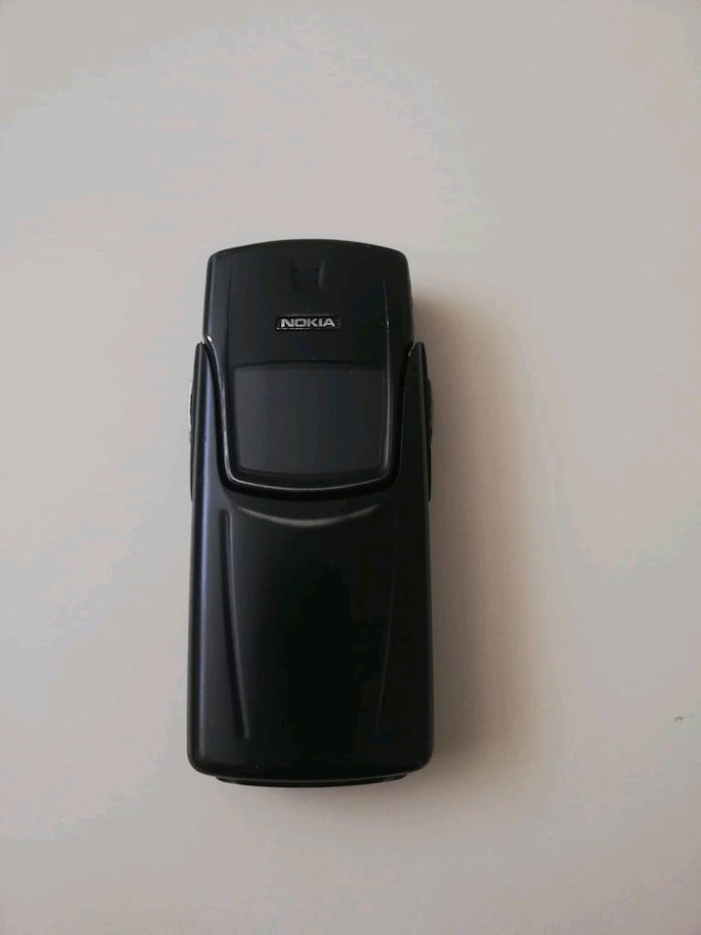 Nokia 8910i - 2