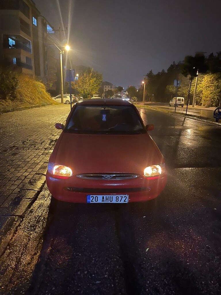 FORD ESCORT - 2
