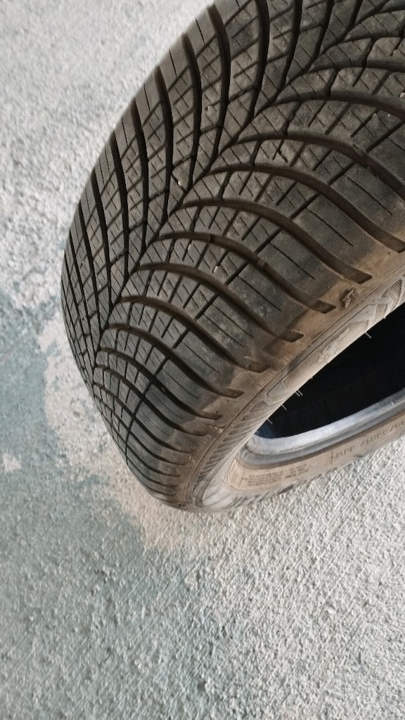 215 55 17 Goodyear 2025 tarih 1 adet - 2