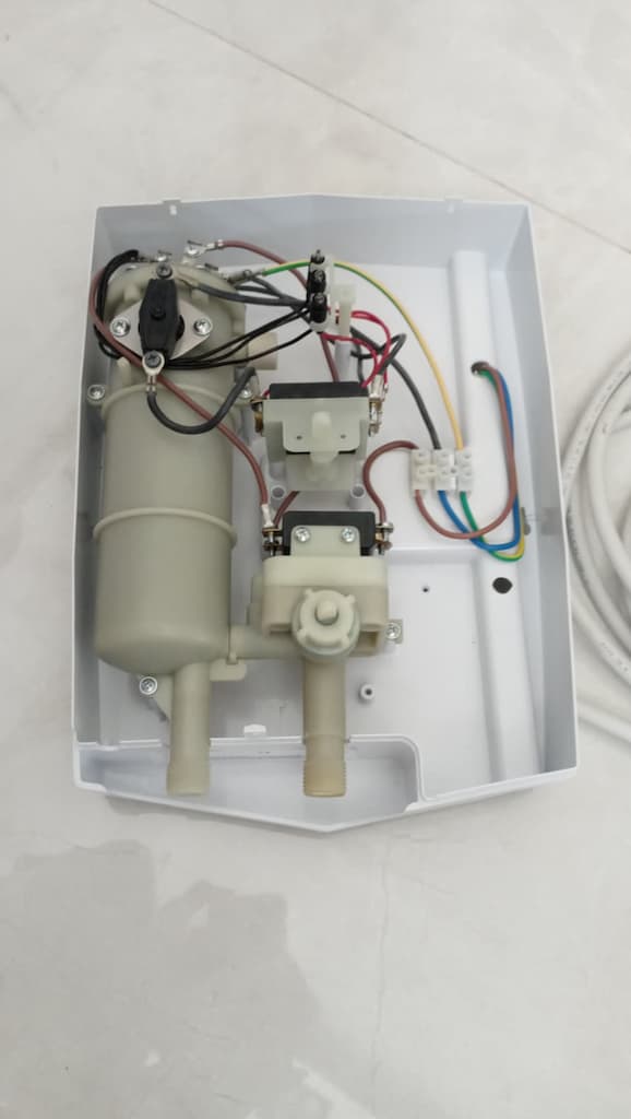 Veito V1200 Ani Su Isıtıcı - Banyo Tipi Elektrikli Şofben - 2